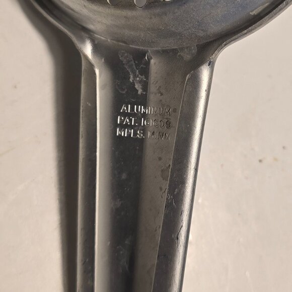 Pair of Vintage Metal Hand Citrus Juicers - Picture 3 of 3